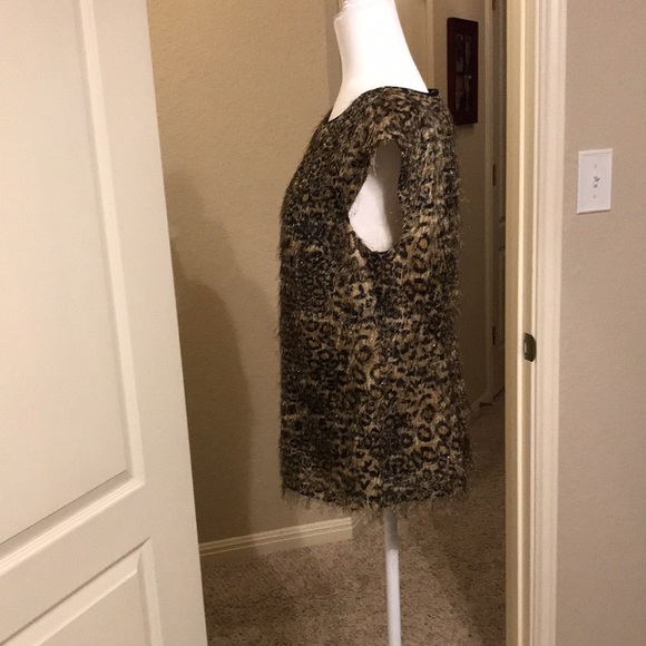 Ann Taylor Sleeveless Eyelash Leopard Print Top with shimmer - Picture 5 of 7